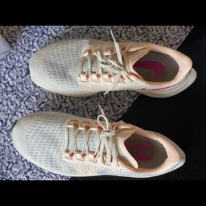 EUC Nike Zoom Pegasus 37, women size 10/eur 42